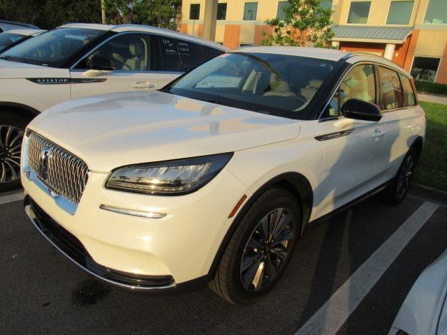 Photo of 2022 Pristine White Metallic Tri-Coat Lincoln Corsair