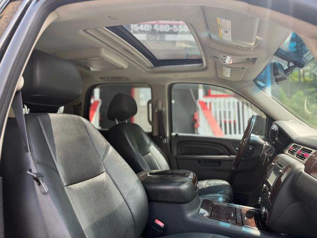 Photo of 2012 Black GMC Yukon