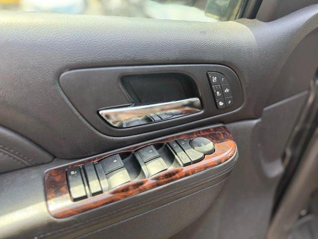 Photo of 2012 Black GMC Yukon