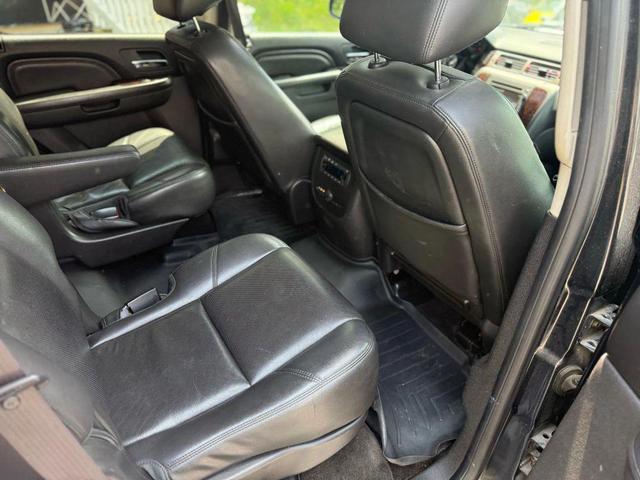 Photo of 2012 Black GMC Yukon
