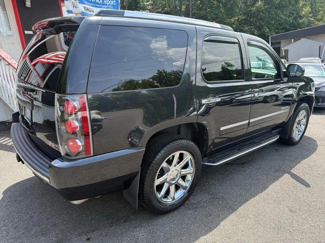 Photo of 2012 Black GMC Yukon
