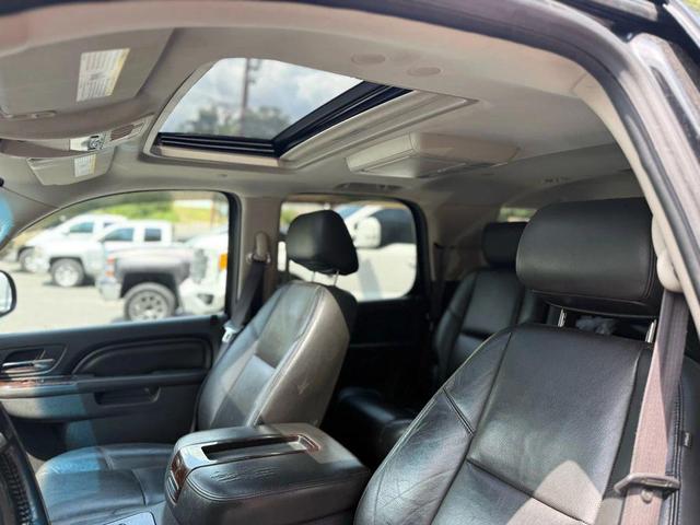 Photo of 2012 Black GMC Yukon