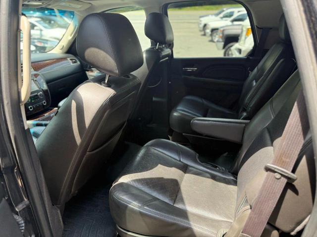 Photo of 2012 Black GMC Yukon