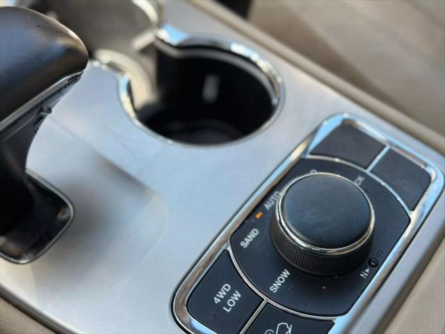 Photo of 2015 Brilliant Black Crystal Pearlcoat Jeep Grand Cherokee