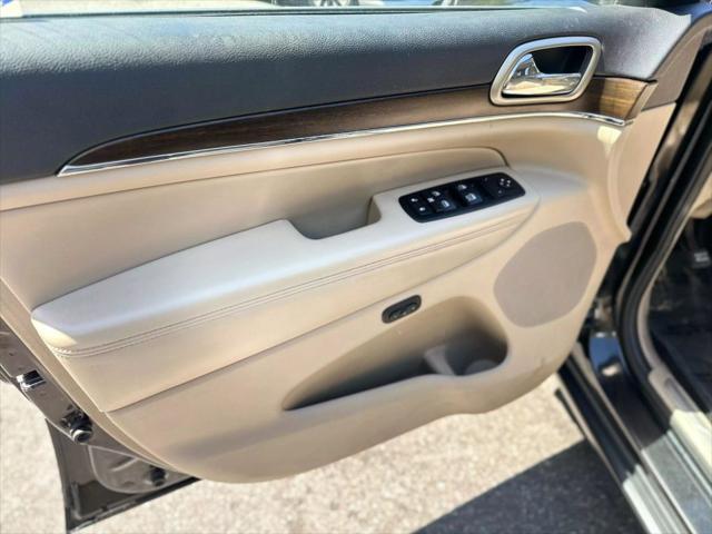 Photo of 2015 Brilliant Black Crystal Pearlcoat Jeep Grand Cherokee