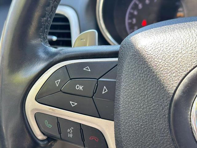 Photo of 2015 Brilliant Black Crystal Pearlcoat Jeep Grand Cherokee
