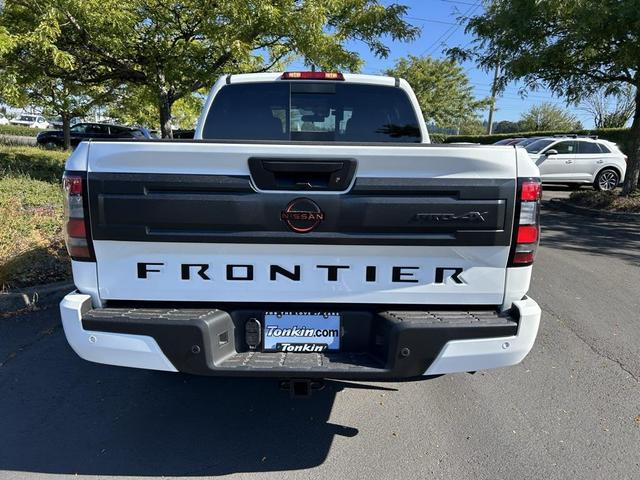 Photo of 2025 Glacier White Nissan Frontier
