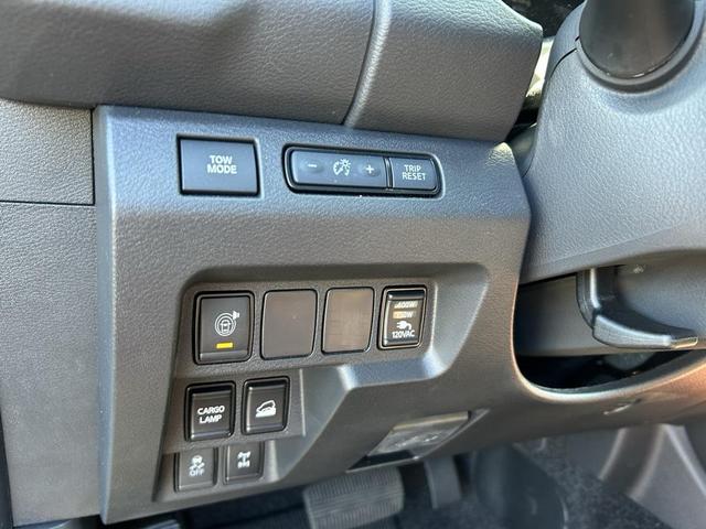 Photo of 2025 Glacier White Nissan Frontier
