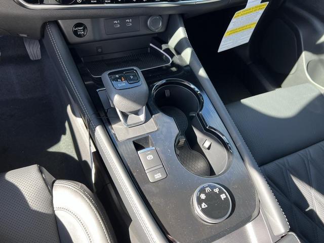 Photo of 2026 Everest White Pearl/Super Black Nissan Rogue