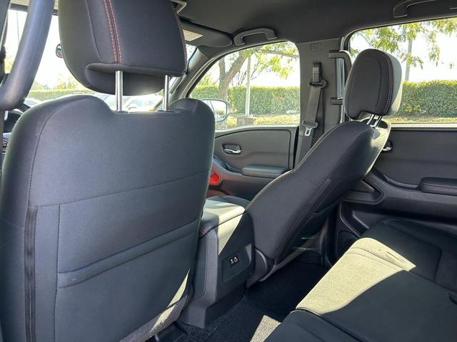 Photo of 2022 Super Black Nissan Frontier