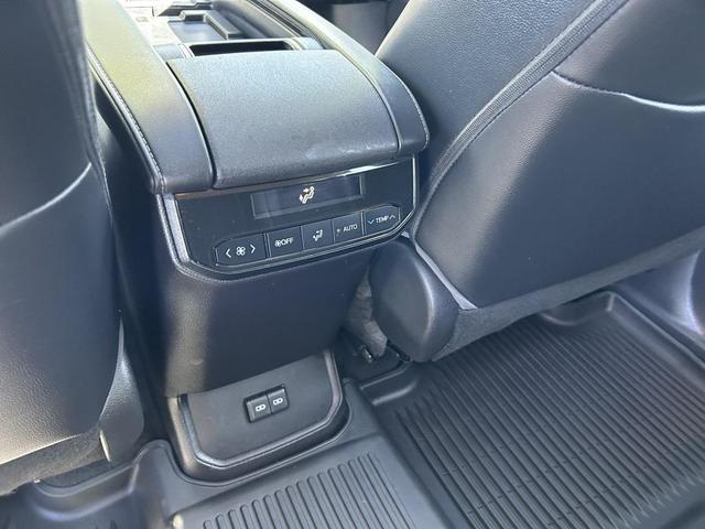 Photo of 2022 Midnight Black Metallic Toyota Highlander