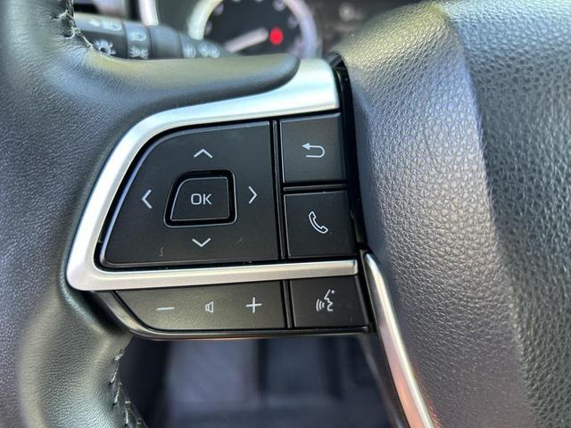 Photo of 2022 Midnight Black Metallic Toyota Highlander