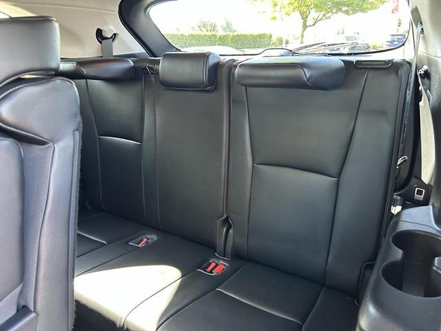 Photo of 2022 Midnight Black Metallic Toyota Highlander
