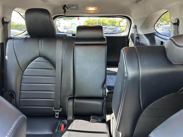 Photo of 2022 Midnight Black Metallic Toyota Highlander