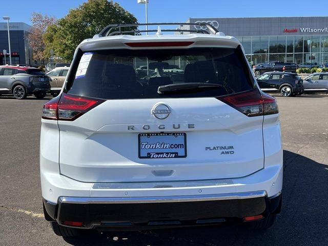 Photo of 2026 Everest White Pearl/Super Black Nissan Rogue