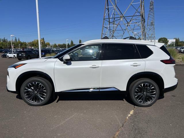 Photo of 2026 Everest White Pearl/Super Black Nissan Rogue