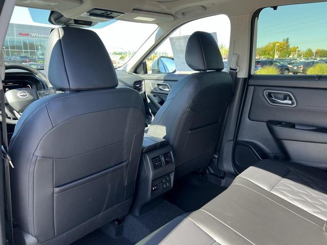 Photo of 2026 Everest White Pearl/Super Black Nissan Rogue