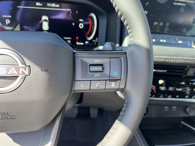 Photo of 2026 Everest White Pearl/Super Black Nissan Rogue