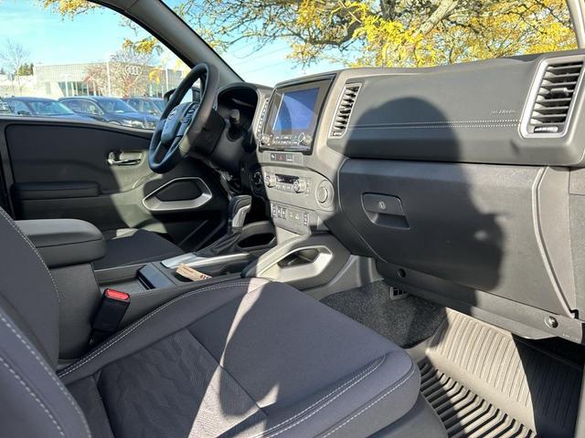 Photo of 2024 Super Black Nissan Frontier