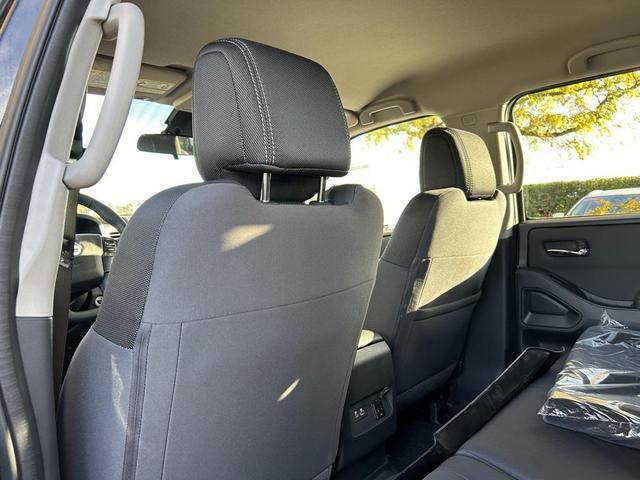 Photo of 2024 Super Black Nissan Frontier