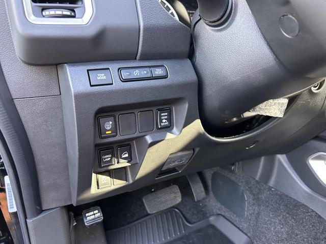 Photo of 2024 Super Black Nissan Frontier