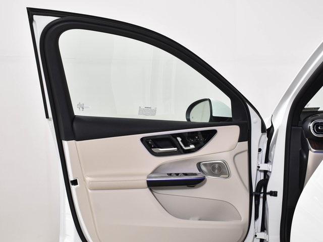 Photo of 2025 Polar White Mercedes-Benz GLC 300