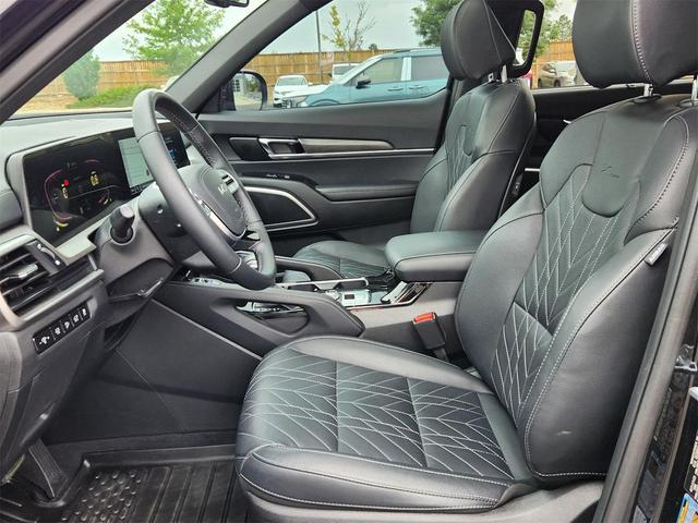 Photo of 2024 Ebony Black Kia Telluride