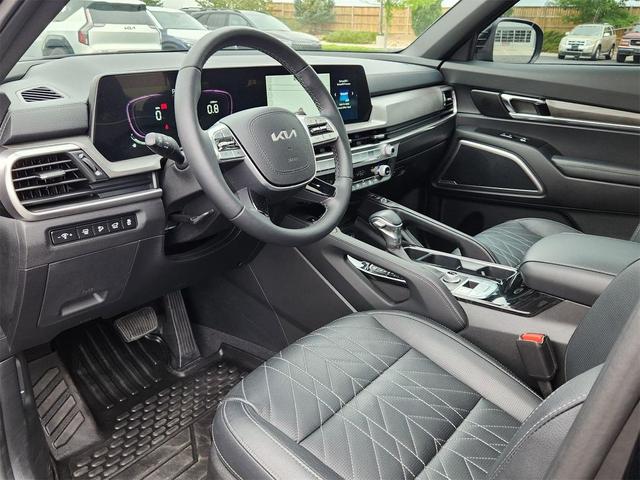 Photo of 2024 Ebony Black Kia Telluride