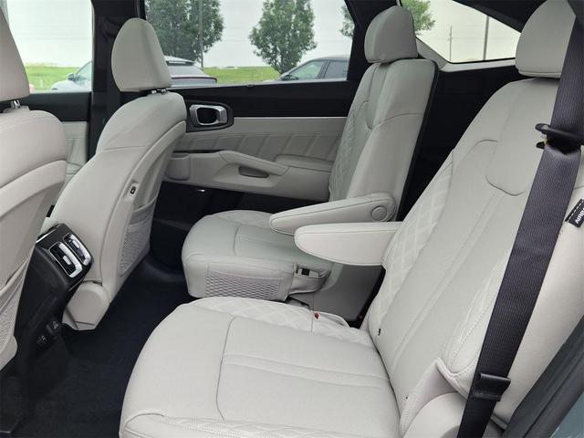 Photo of 2025 Cityscape Green Kia Sorento Hybrid