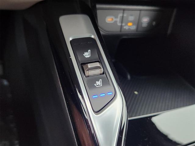 Photo of 2025 Cityscape Green Kia Sorento Hybrid