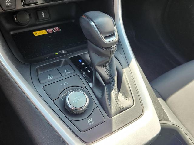 Photo of 2022 Blizzard Pearl/Midnight Black Metallic Toyota RAV4 Hybrid
