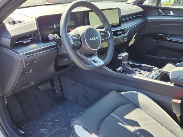 Photo of 2025 Wolf Gray Kia K5