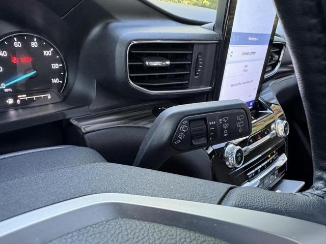 Photo of 2023 Iconic Silver Metallic Ford Explorer