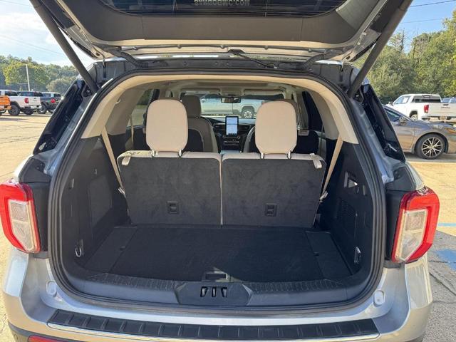Photo of 2023 Iconic Silver Metallic Ford Explorer