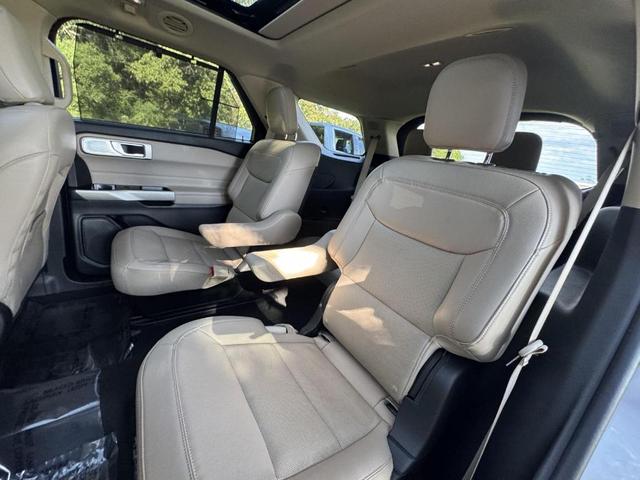 Photo of 2023 Iconic Silver Metallic Ford Explorer