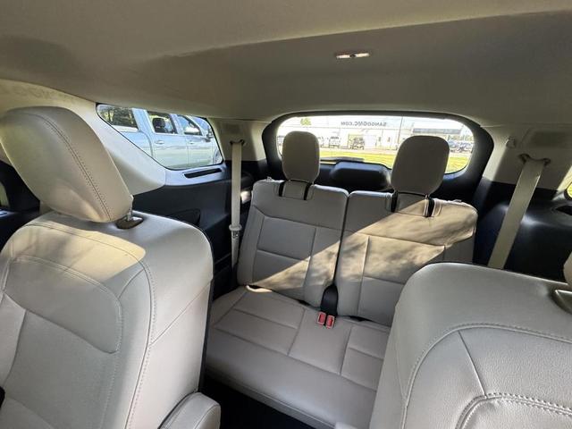 Photo of 2023 Iconic Silver Metallic Ford Explorer