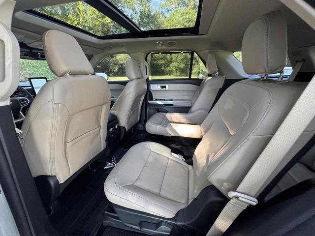 Photo of 2023 Iconic Silver Metallic Ford Explorer