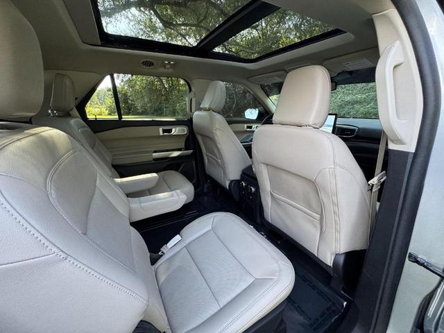 Photo of 2023 Iconic Silver Metallic Ford Explorer