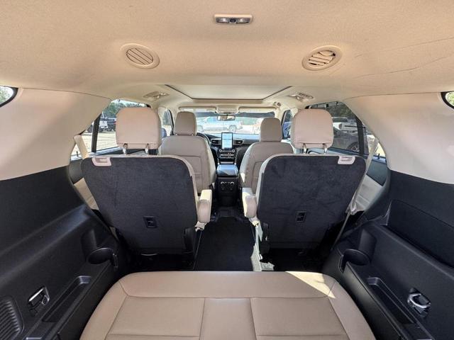 Photo of 2023 Iconic Silver Metallic Ford Explorer