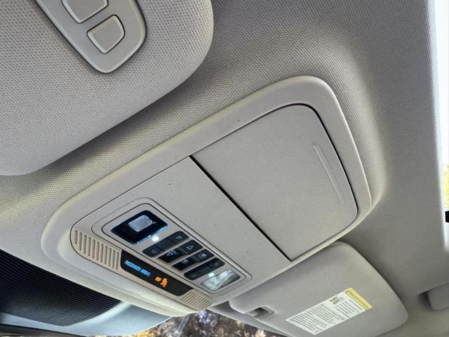 Photo of 2023 Iconic Silver Metallic Ford Explorer