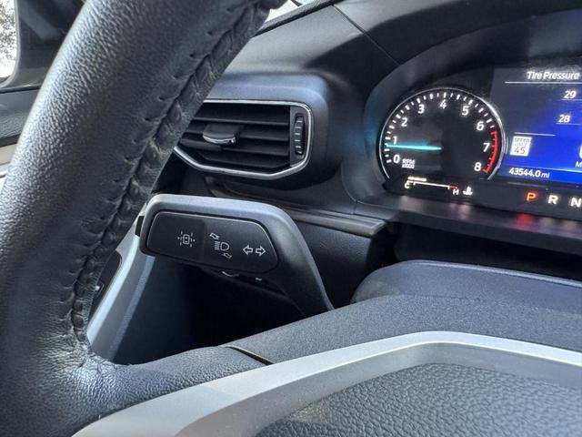 Photo of 2023 Iconic Silver Metallic Ford Explorer