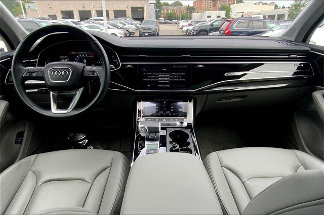 Photo of 2023 Mythos Black Metallic Audi Q7