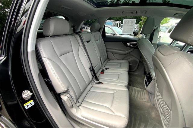 Photo of 2023 Mythos Black Metallic Audi Q7