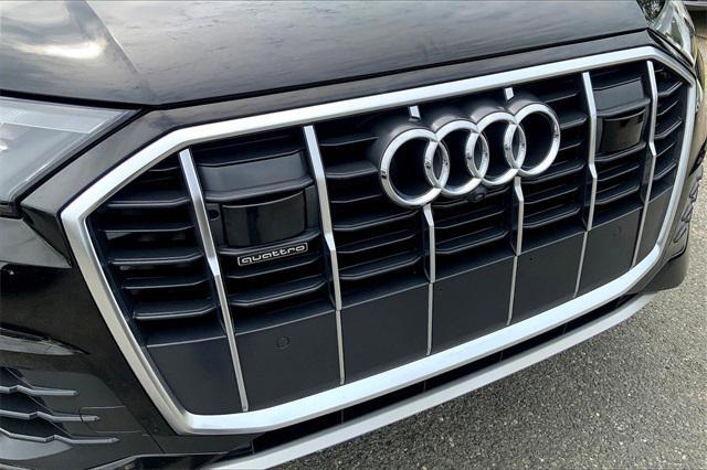 Photo of 2023 Mythos Black Metallic Audi Q7