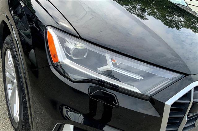 Photo of 2023 Mythos Black Metallic Audi Q7