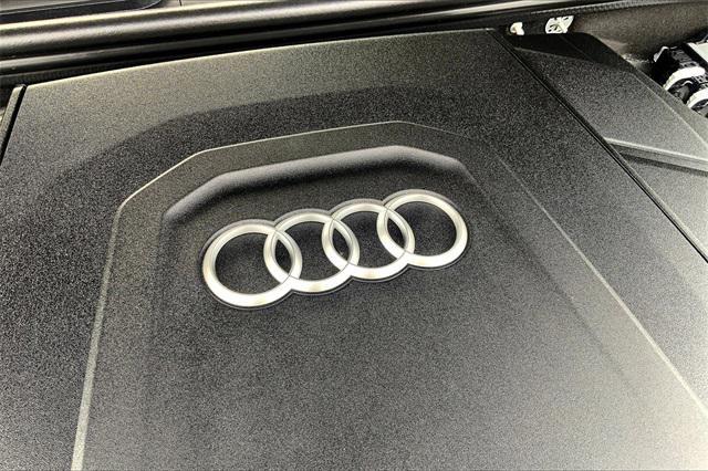 Photo of 2023 Mythos Black Metallic Audi Q7