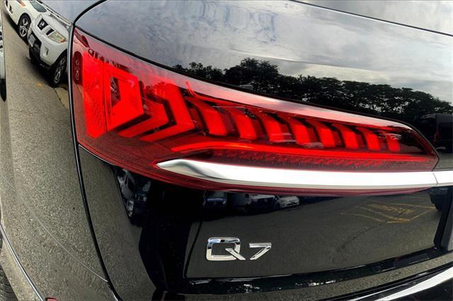Photo of 2023 Mythos Black Metallic Audi Q7