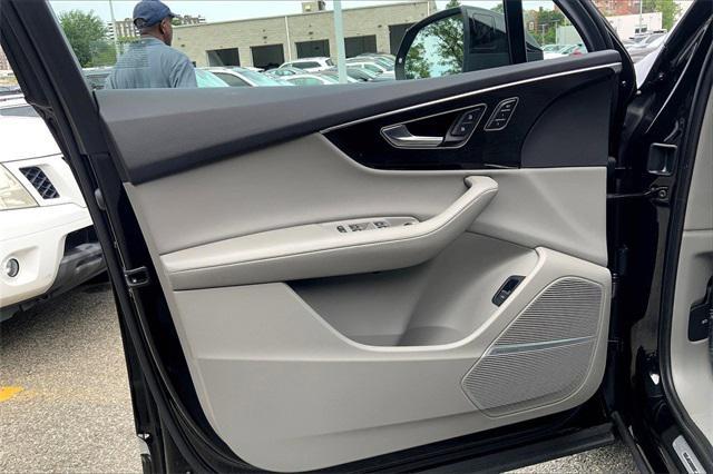 Photo of 2023 Mythos Black Metallic Audi Q7