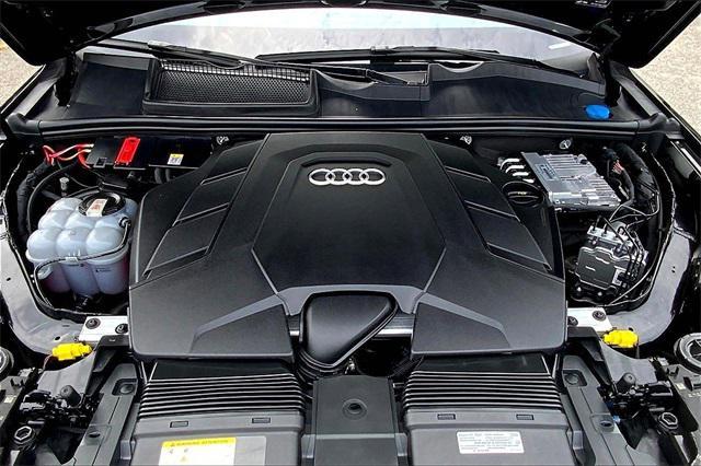 Photo of 2023 Mythos Black Metallic Audi Q7