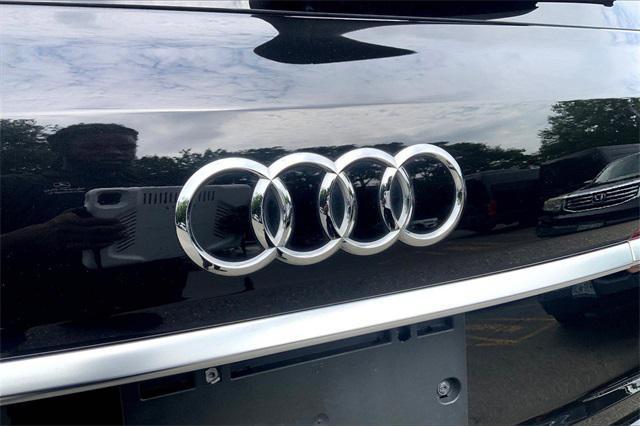 Photo of 2023 Mythos Black Metallic Audi Q7
